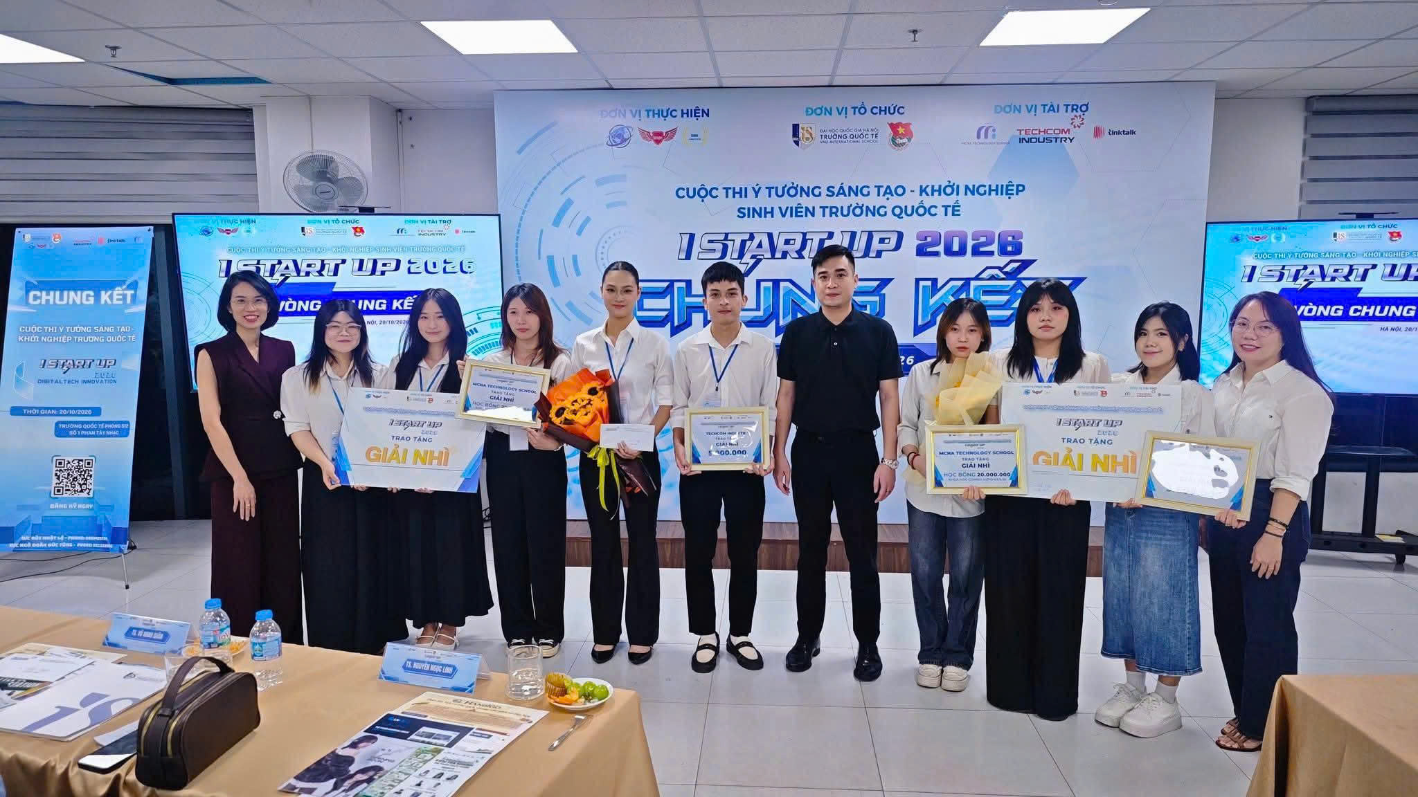 MCNA Technology School trao học bổng công nghệ và dữ liệu cho Top 6 đội thi ISTARTUP 2026