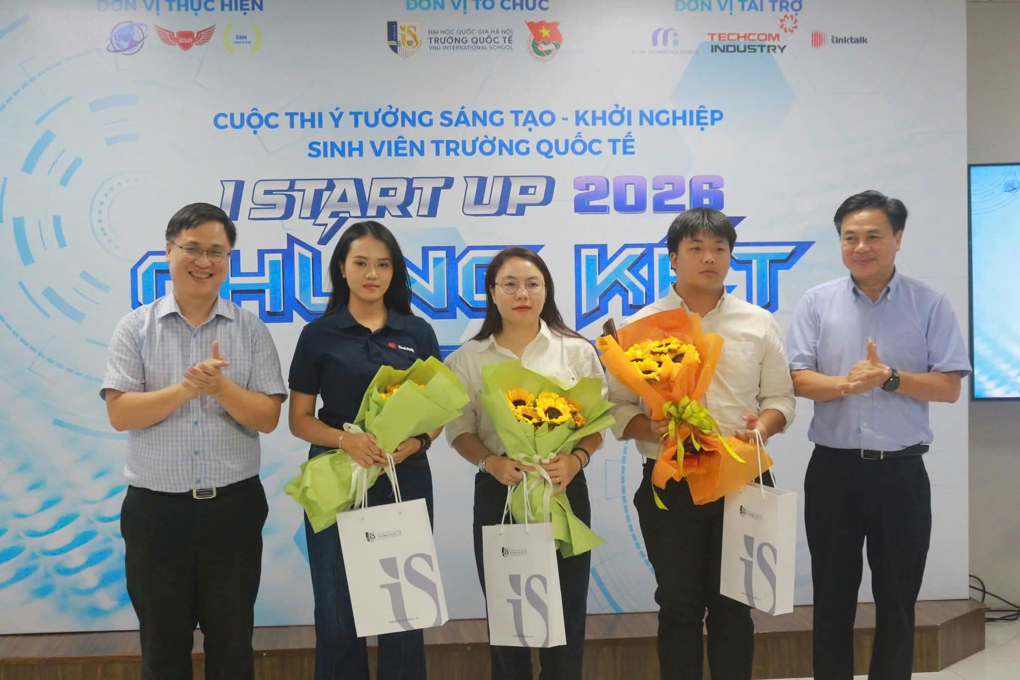 Đội ngũ Mentor MCNA Technology School cố vấn chuyên môn tại cuộc thi ISTARTUP 2026